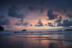 beach-7239311_1280-300x200 Costa Rica: Revolução no Ecoturismo Sustentável